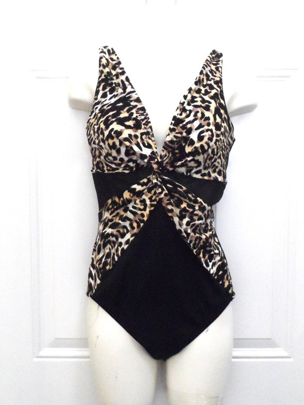 Miradonna by Miraclesuit leopard print/black colorblock one piece swimsuit sz 12